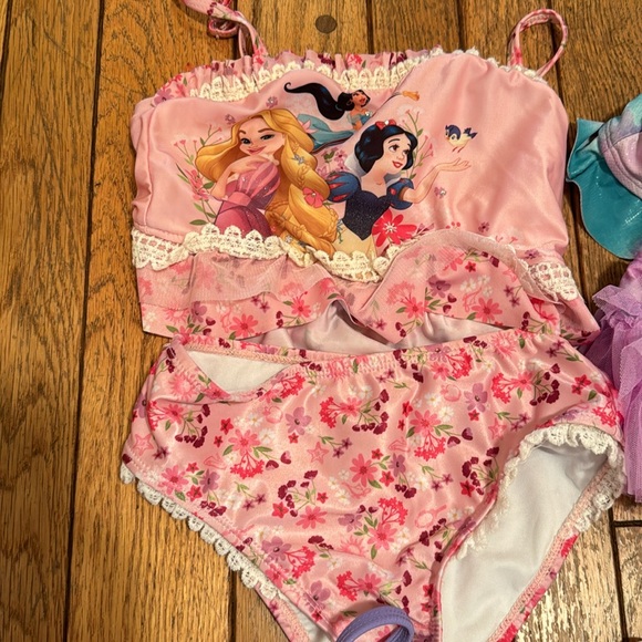 Girls’s swimsuit lot size 5-6 - Picture 2 of 6